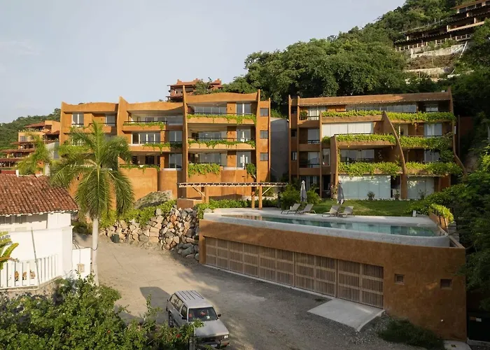 Armadillo Complex Listings 4* Zihuatanejo