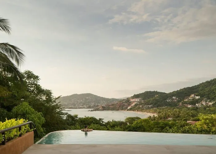 Armadillo Complex Listings 4* Zihuatanejo