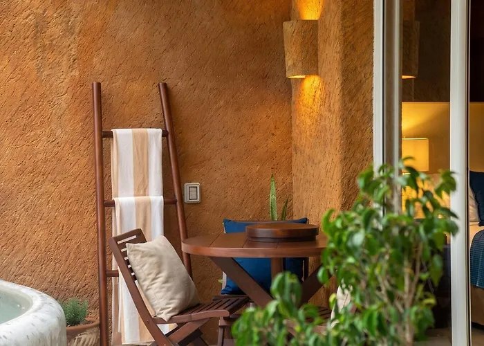 Aparthotel Armadillo Complex Listings